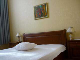 Отель Hotel Izvora Арбанаси Двухместный номер эконом-класса с 1 кроватью или 2 отдельными кроватями-1